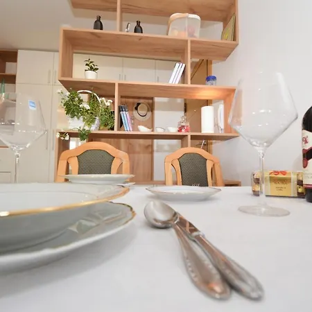 Apartman Shine24 - Spacious And Bright