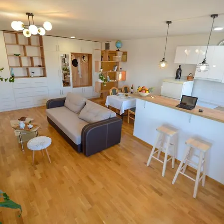 Lejlighed Shine24 - Spacious And Bright