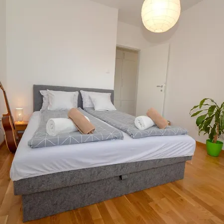 Shine24 - Spacious And Bright Apartman