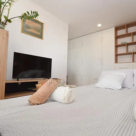 Shine24 - Spacious And Bright Апартаменты Нови-Сад