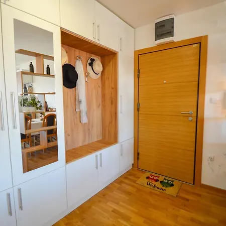 Shine24 - Spacious And Bright