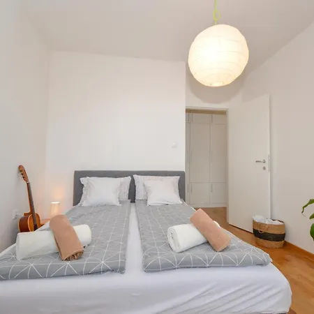 Shine24 - Spacious And Bright Lejlighed