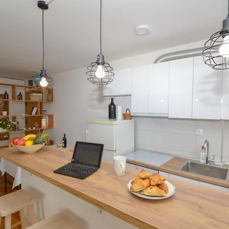 Shine24 - Spacious And Bright Apartman