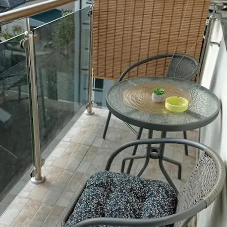 Shine24 - Spacious And Bright Apartman