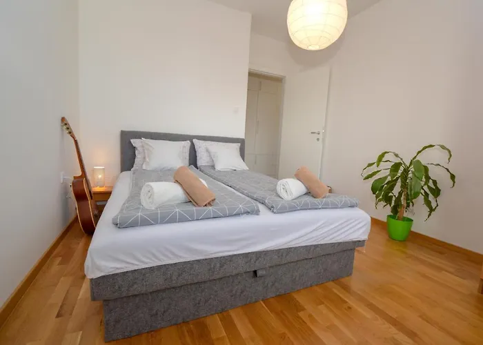 Shine24 - Spacious And Bright Διαμέρισμα