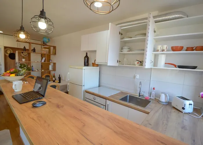 Shine24 - Spacious And Bright Διαμέρισμα *